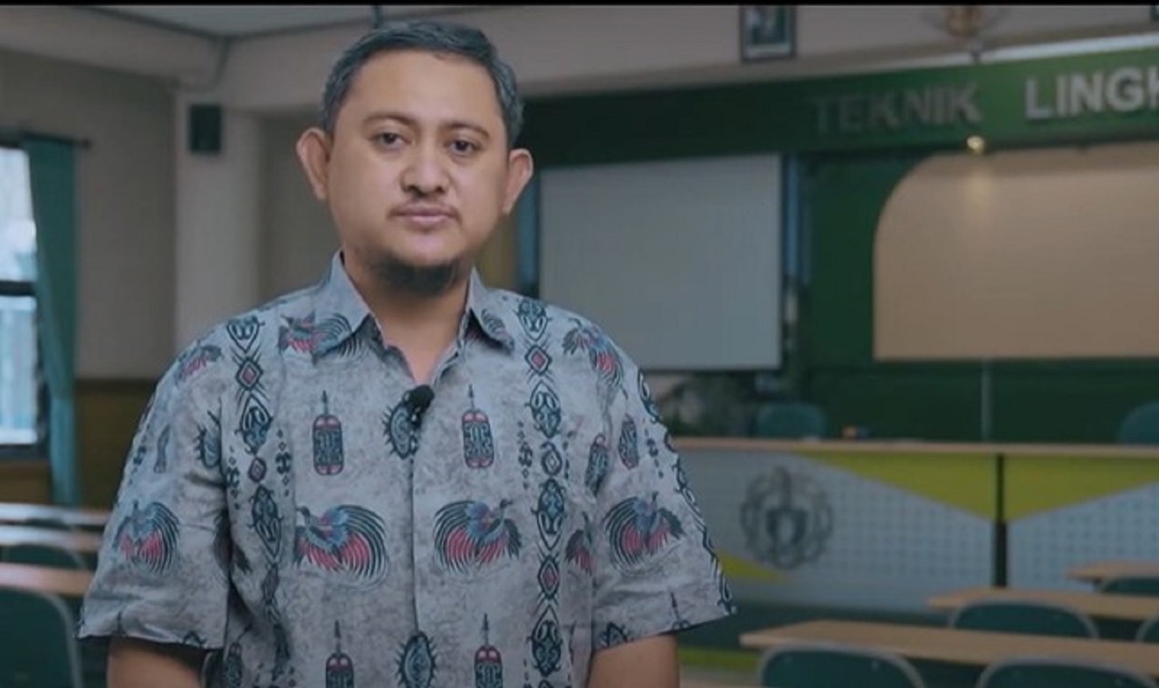 Dr Eng Arie Dipareza Syafei ST MEPM, pakar lingkungan dari ITS menyoroti tentang bahayanya hujan es bagi pencemaran udara