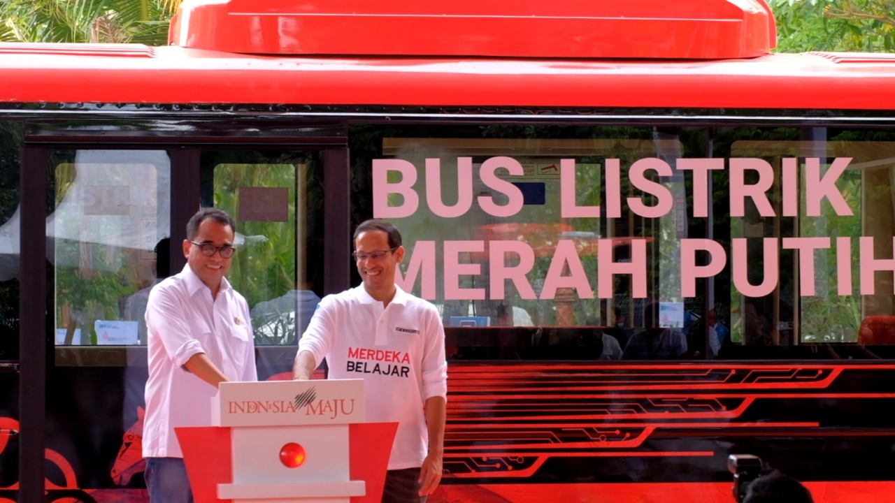 Bus Listrik Merah Putih KTT G20 - ITS 1
